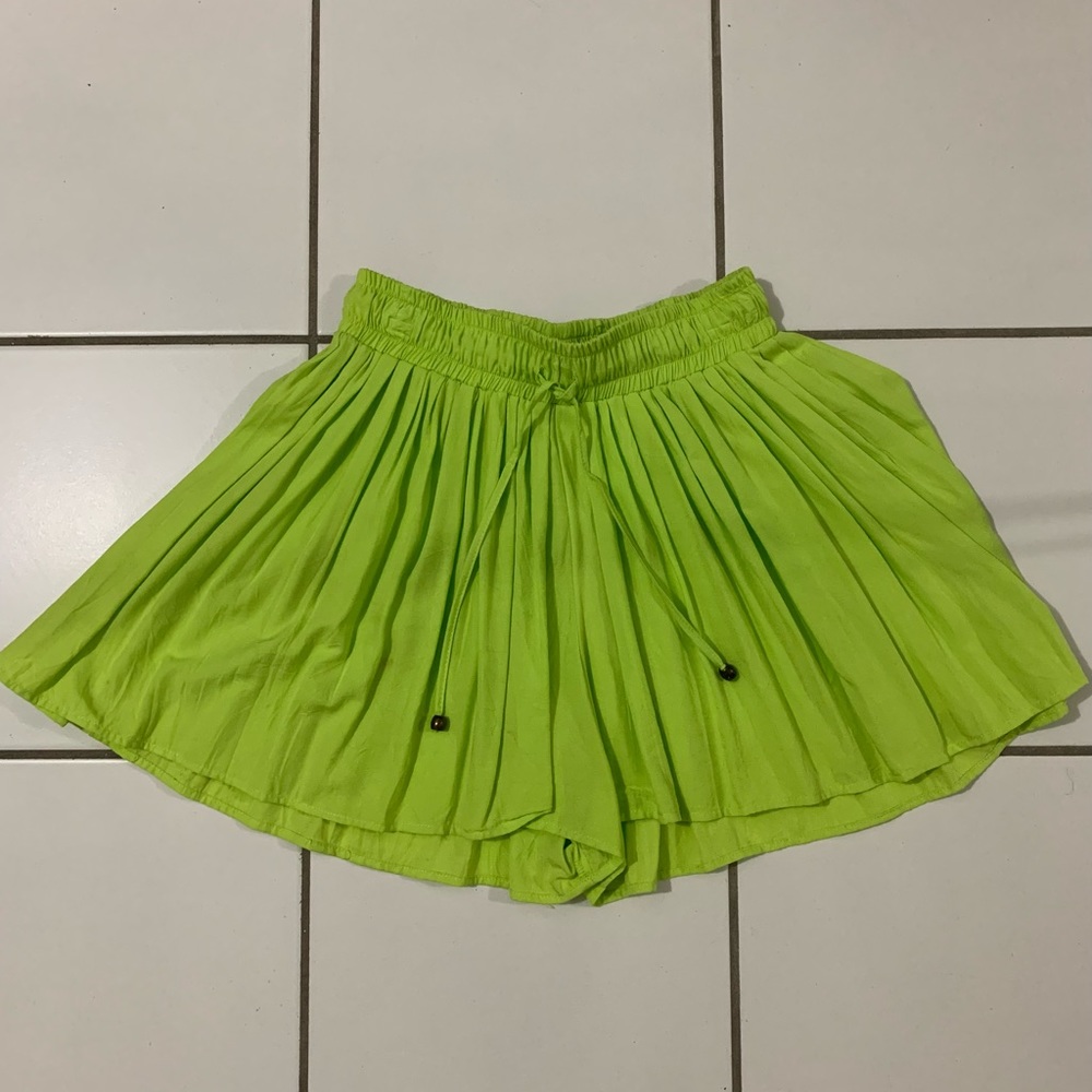 •Valija Green Saggy Short•